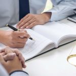 DA LI PONUĐAČ SNOSI POSLEDICE ZBOG GREŠAKA IMAOCA JAVNIH OVLAŠĆENJA?